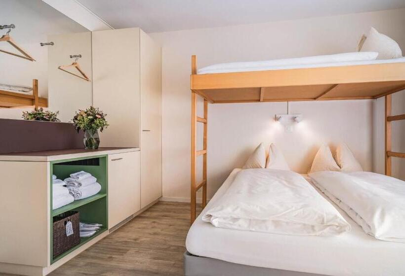 اتاق استاندارد سه تخته با سرویس بهداشتی مشترک, Wanderlust Guesthouse