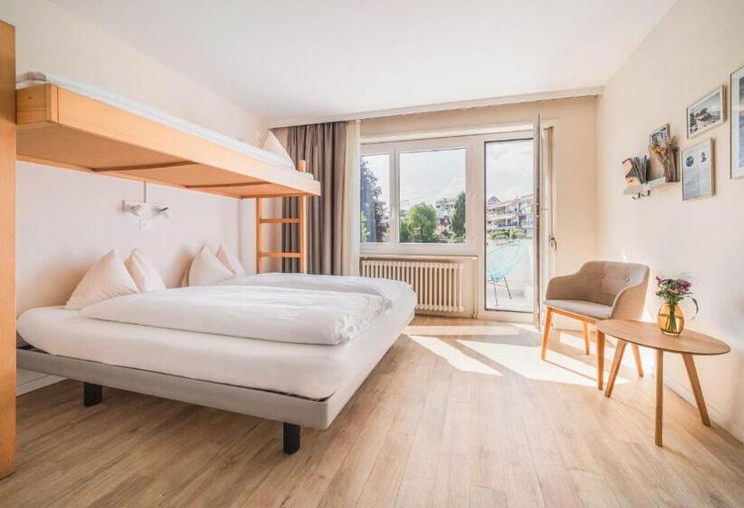 חדר סטנדרט לשלושה עם חדר אמבטיה משוף, Wanderlust Guesthouse