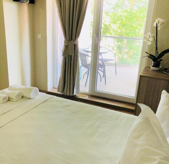 标准间, Anna By The Sea