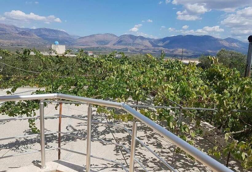 غرفة عائلية, Eglent's Tourist House