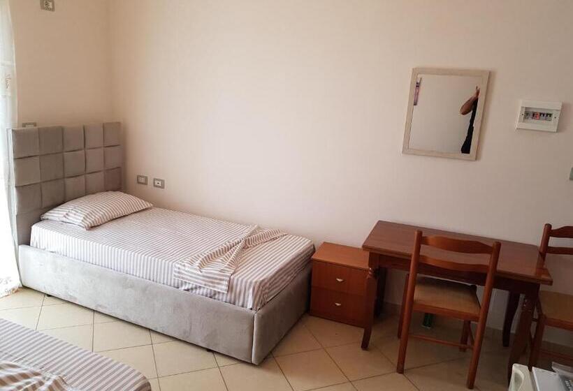 غرفة عائلية, Eglent's Tourist House