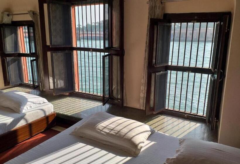 חדר קלאסי לארבעה, Patnimal Guesthouse