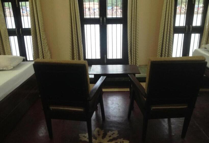 חדר קלאסי לארבעה, Patnimal Guesthouse