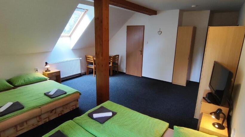 חדר סטנדרט לארבעה, Penzion Pod Třešňovkou