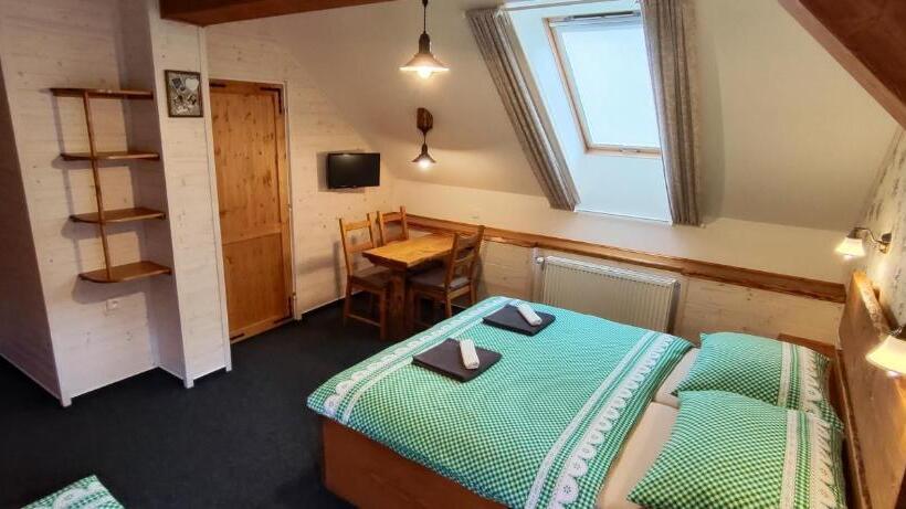 חדר דלוקס לשלושה, Penzion Pod Třešňovkou