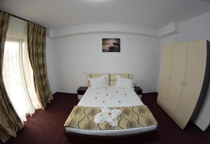 标准间带阳台, Razvan Holiday