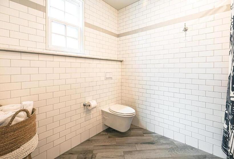 带大床的标准工作室, Great Island Inn A Modern Boutique