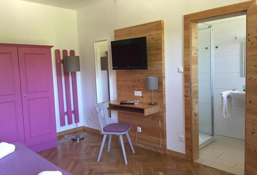 اتاق استاندارد با بالکن, Seehof Feidig