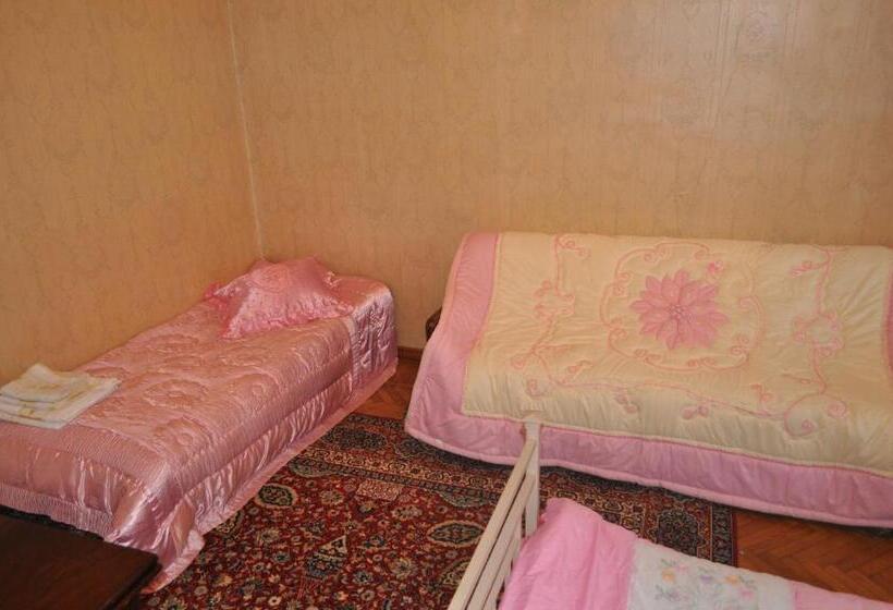 اتاق ساده سه‌ نفره, Guest House Cico
