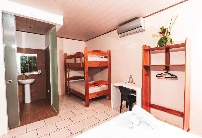 اتاق خانوادگی, Ukinca B&b