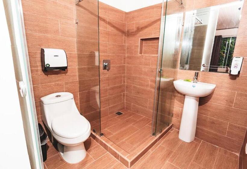 اتاق خانوادگی, Ukinca B&b