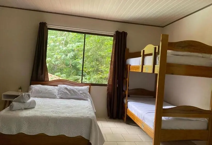 اتاق خانوادگی, Ukinca B&b
