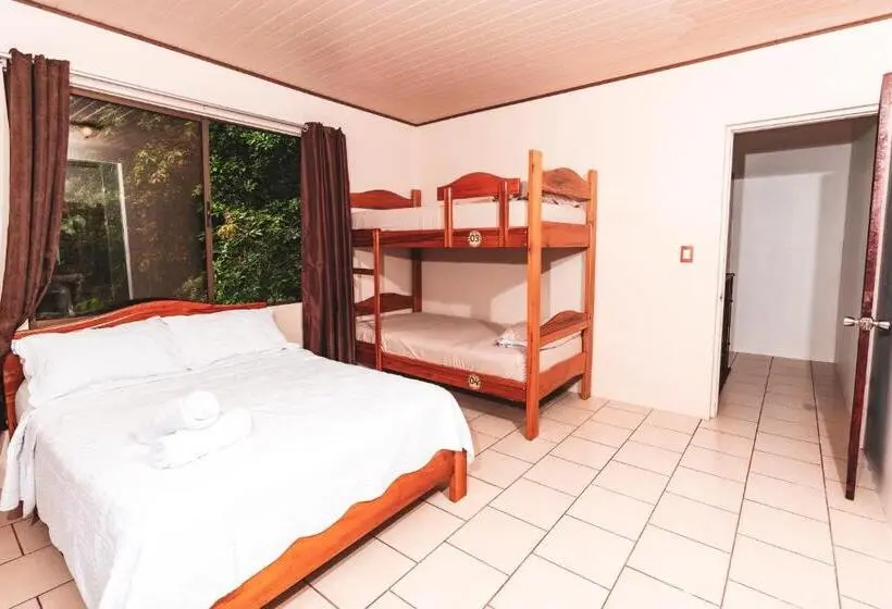 اتاق خانوادگی, Ukinca B&b