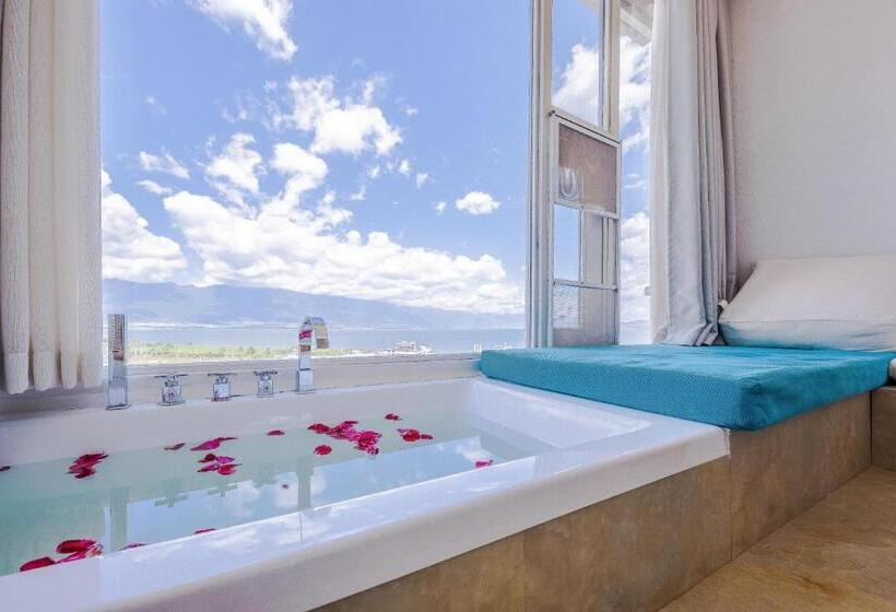 Номер Deluxe Вид на Море, Butterfy Seaview Resort Villa