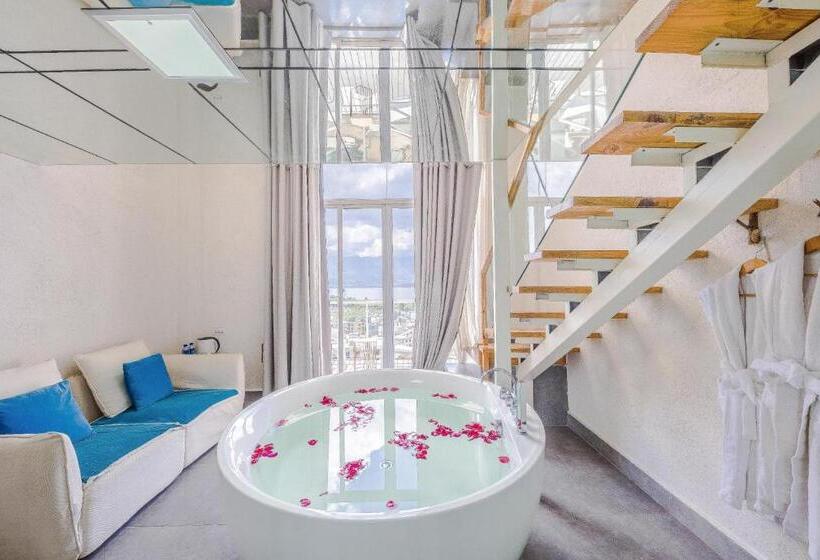 Номер Deluxe Кровать Кинг, Butterfy Seaview Resort Villa