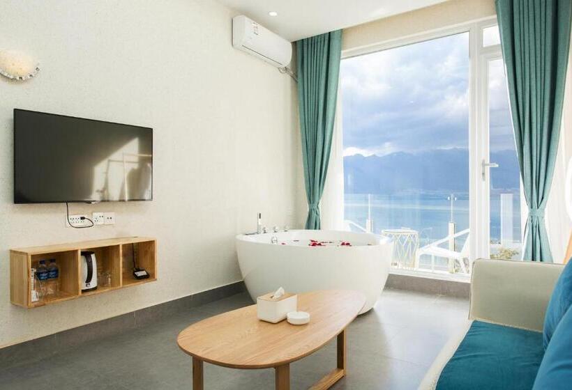 Номер Deluxe Вид на Море с Балконом, Butterfy Seaview Resort Villa