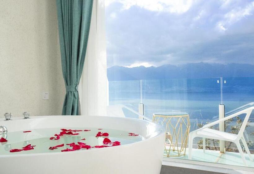 Номер Deluxe Вид на Море с Балконом, Butterfy Seaview Resort Villa