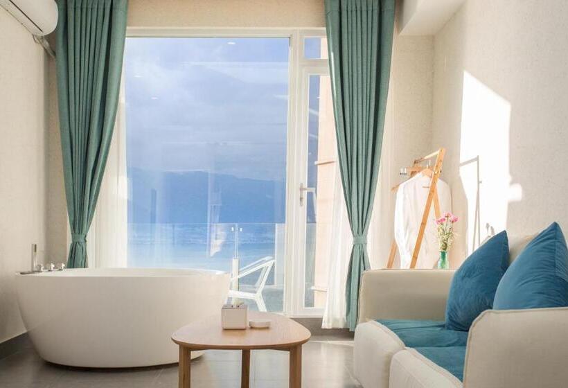 Номер Deluxe Вид на Море с Балконом, Butterfy Seaview Resort Villa