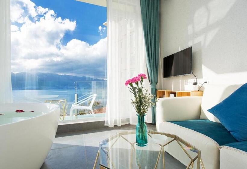 غرفة ديلوكس مطلّة علي البحر مزوَّدة بشُرفة, Butterfy Seaview Resort Villa