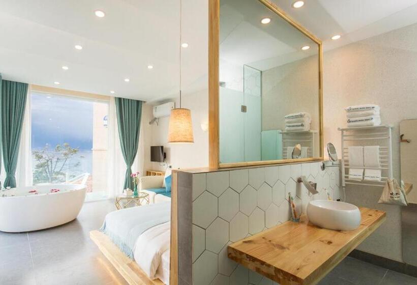 Номер Deluxe Вид на Море с Балконом, Butterfy Seaview Resort Villa