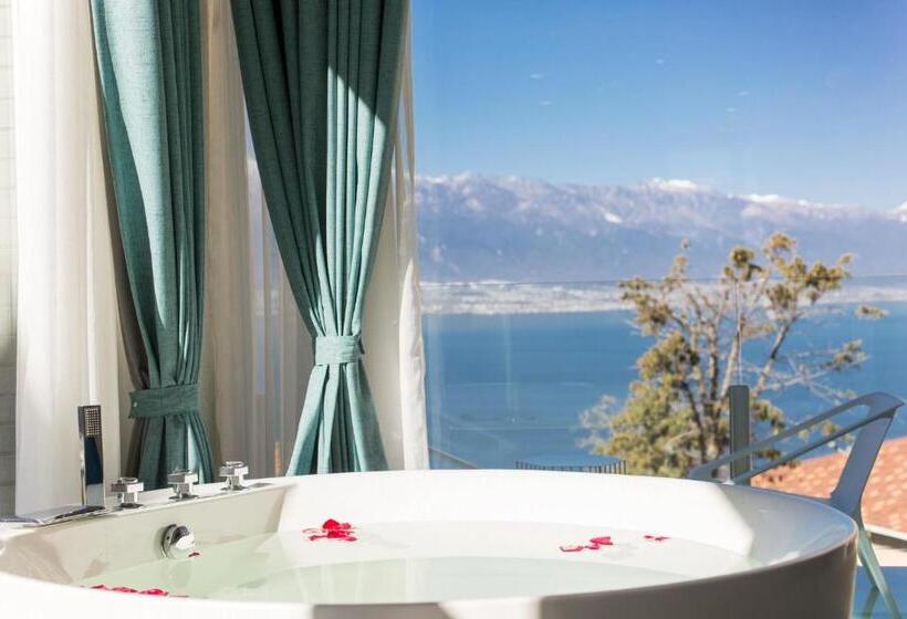 غرفة ديلوكس مطلّة علي البحر مزوَّدة بشُرفة, Butterfy Seaview Resort Villa