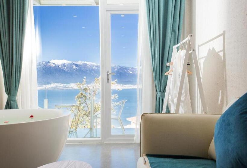 غرفة ديلوكس مطلّة علي البحر مزوَّدة بشُرفة, Butterfy Seaview Resort Villa