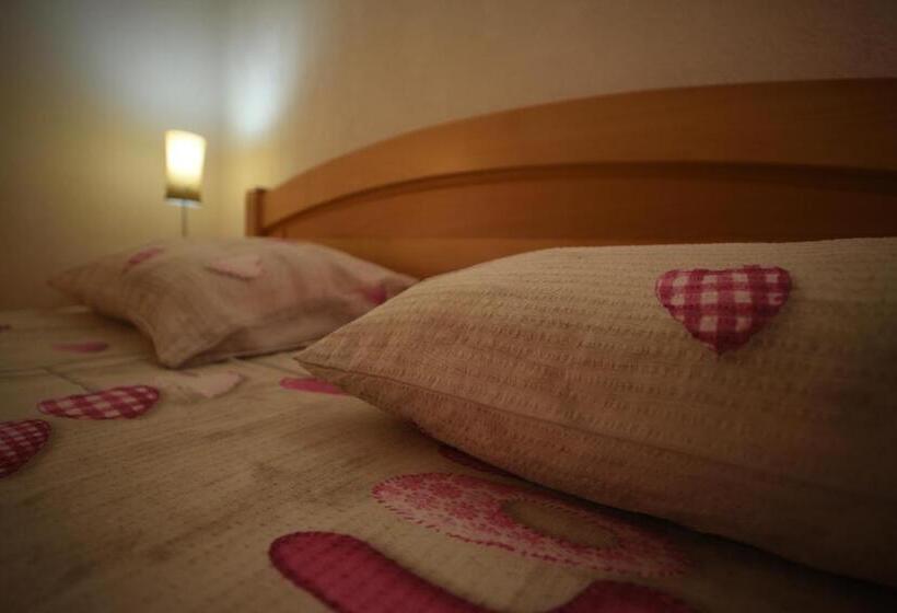 Deluxe Suite King Bed, Cabarkapa Guesthouse