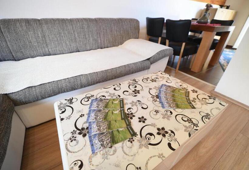 1 Bedroom Penthouse Apartment, Cabarkapa Guesthouse