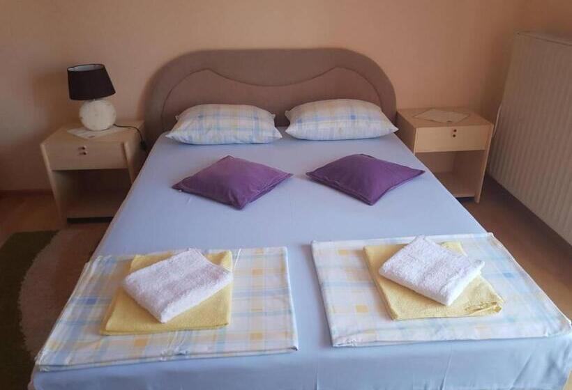 غرفة قياسية مزوَّدة بشُرفة, Guesthouse Ines