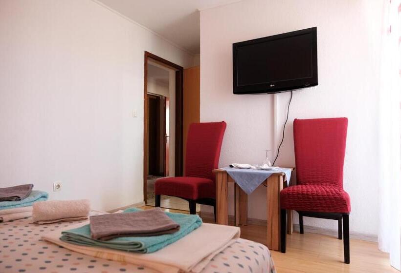 اتاق لوکس, Guesthouse Ines