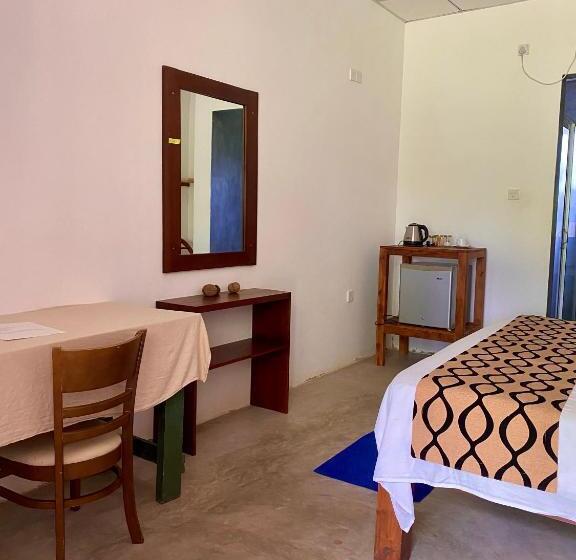 غرفة قياسية مطلّة علي الحديقة, The Dale Mirissa