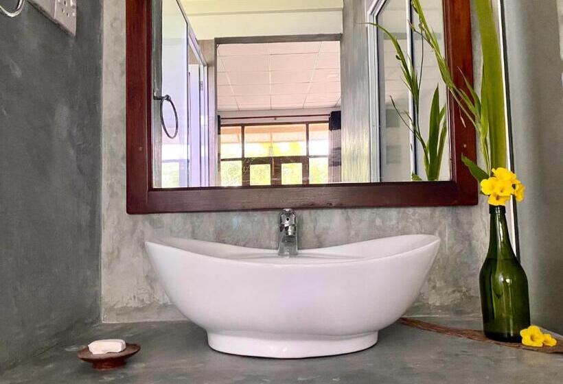 غرفة قياسية مطلّة علي الحديقة, The Dale Mirissa