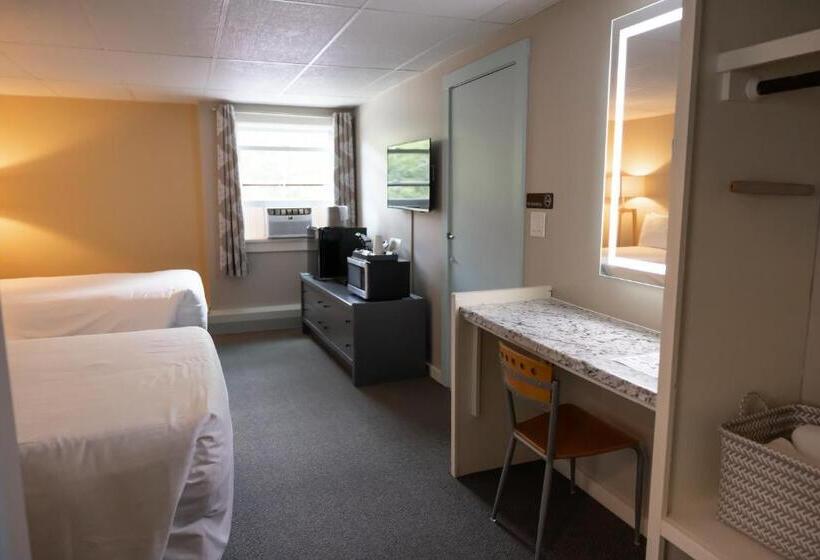 Номер Economy, Clear River Inn And Tavern