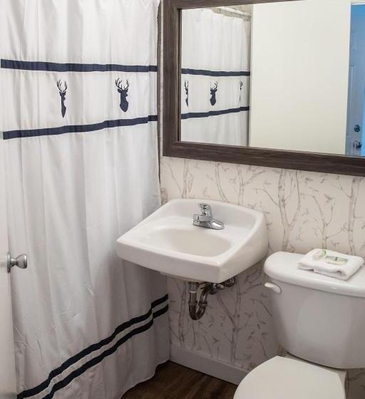 Номер Стандарт, Clear River Inn And Tavern