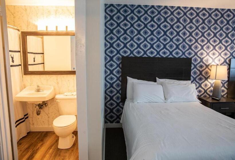 Номер Стандарт, Clear River Inn And Tavern