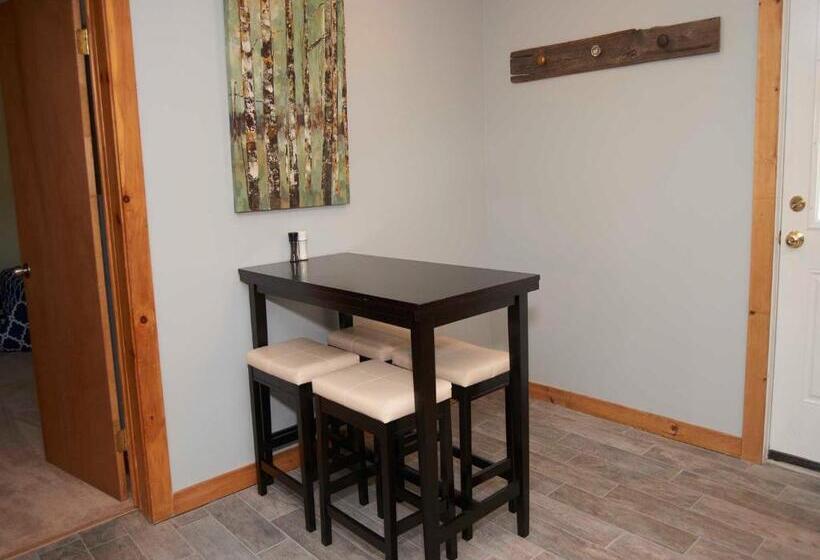 Люкс 2 Спальни, Clear River Inn And Tavern