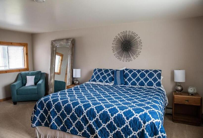 Люкс 2 Спальни, Clear River Inn And Tavern