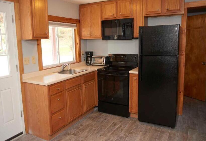 Люкс 2 Спальни, Clear River Inn And Tavern