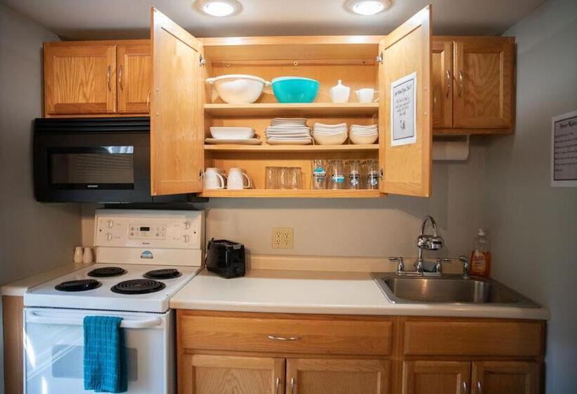 Апартаменты 1 Спальня с Видом, Clear River Inn And Tavern