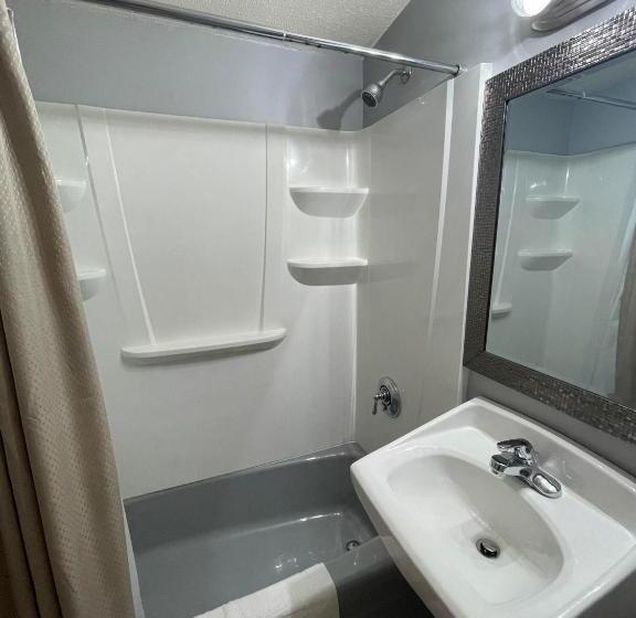 Студия Стандарт, Clear River Inn And Tavern