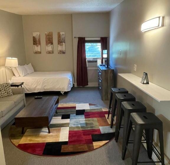 Студия Стандарт, Clear River Inn And Tavern