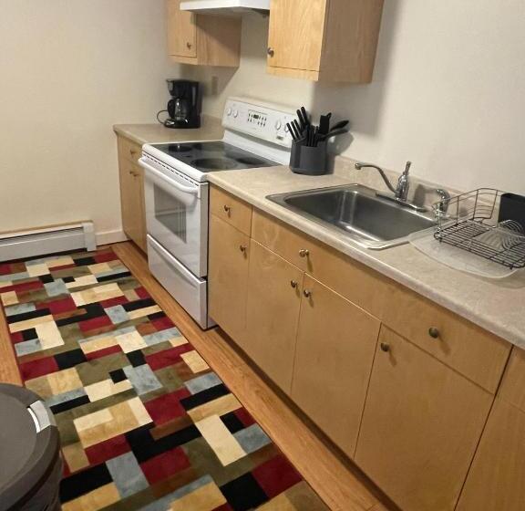 Студия Стандарт, Clear River Inn And Tavern