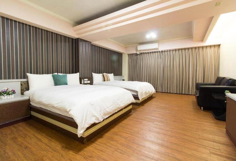 اتاق استاندارد چهار تخته, Lech