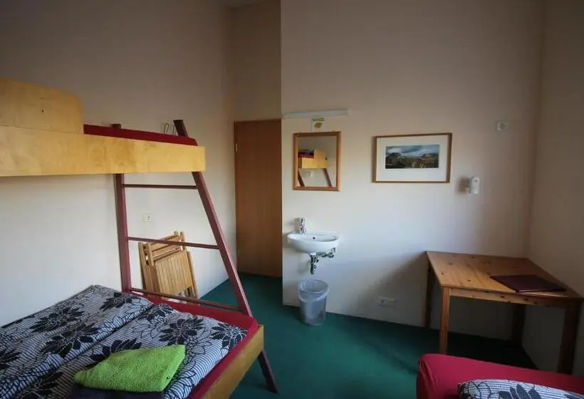 اتاق خانوادگی با سرویس بهداشتی مشترک, Hvoll Hostel