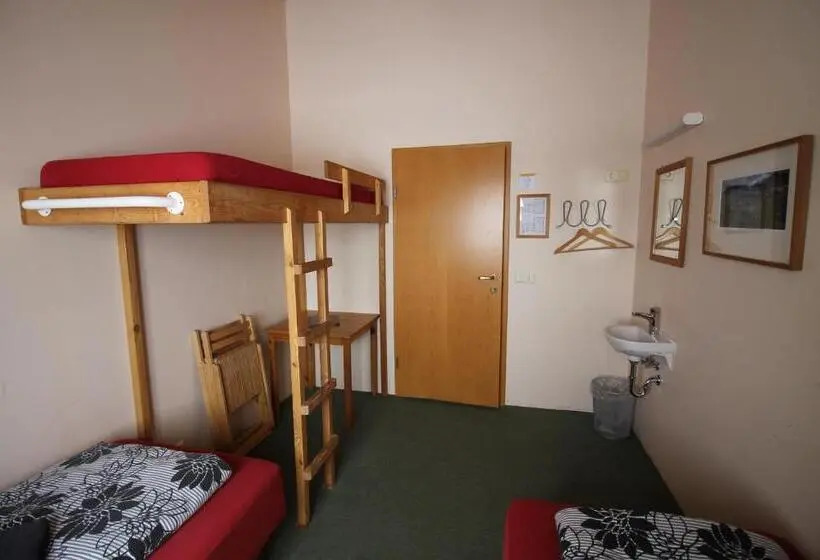اتاق استاندارد سه نفره, Hvoll Hostel