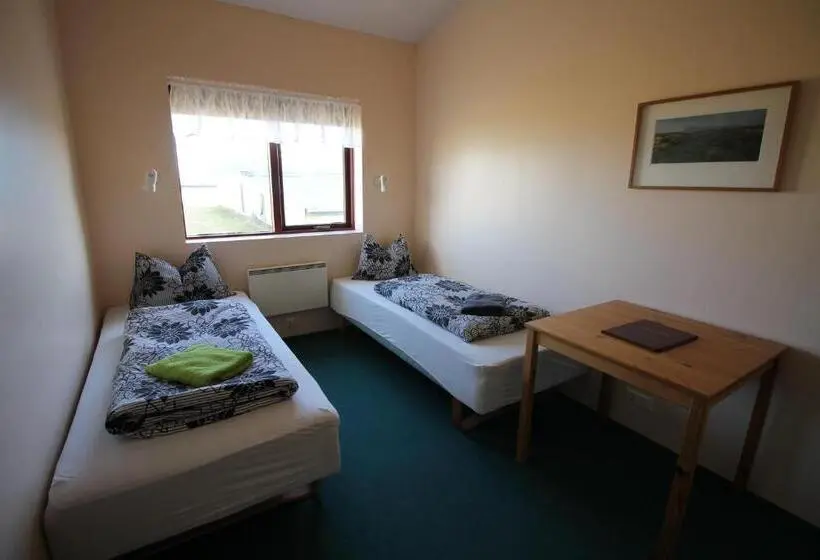 اتاق استاندارد با سرویس بهداشتی مشترک, Hvoll Hostel