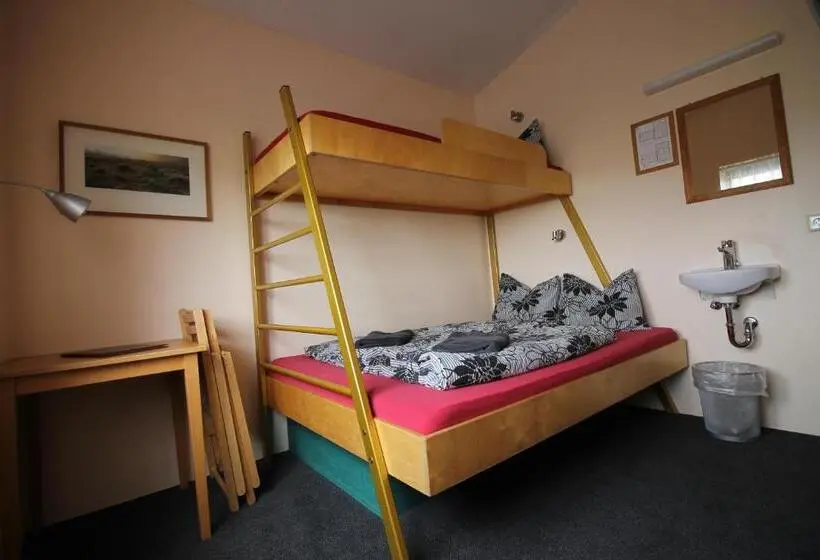 اتاق خانوادگی با سرویس بهداشتی مشترک, Hvoll Hostel
