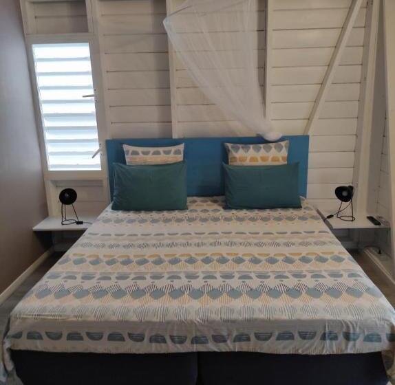 بانگلوی استاندارد, Chez Rustine Et Pompette