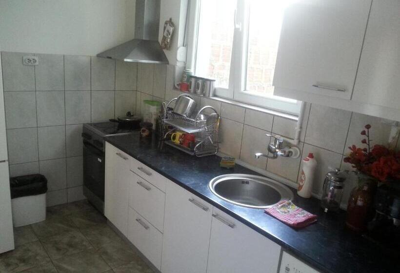 اتاق خانوادگی با چشمانداز باغ, Guest House Villa Krstic