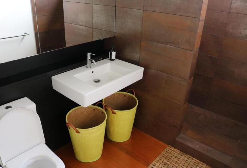 Standard Room Shared Bathroom, Nyima Tashi Buddhist Centre